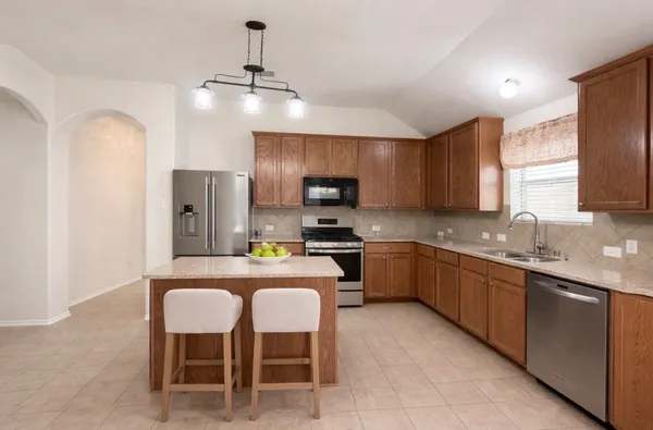 $2,100 | 24810 Lazy Tee Lane, Tomball, TX 77375