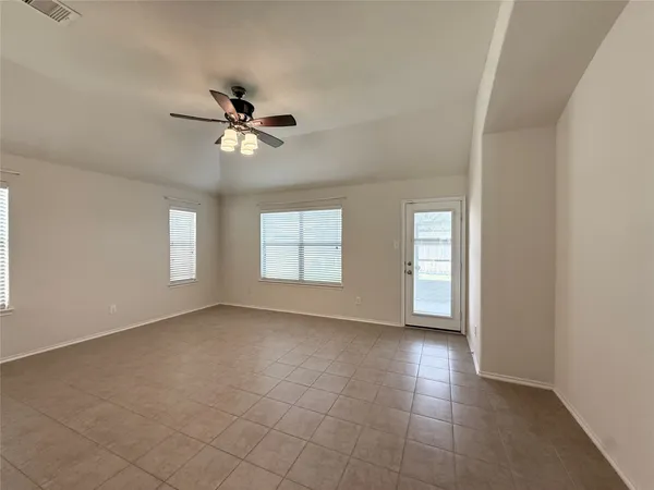 $2,100 | 24810 Lazy Tee Lane, Tomball, TX 77375