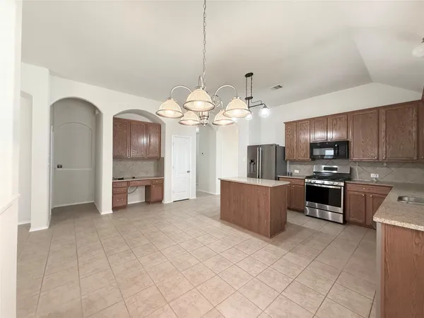 $2,100 | 24810 Lazy Tee Lane, Tomball, TX 77375