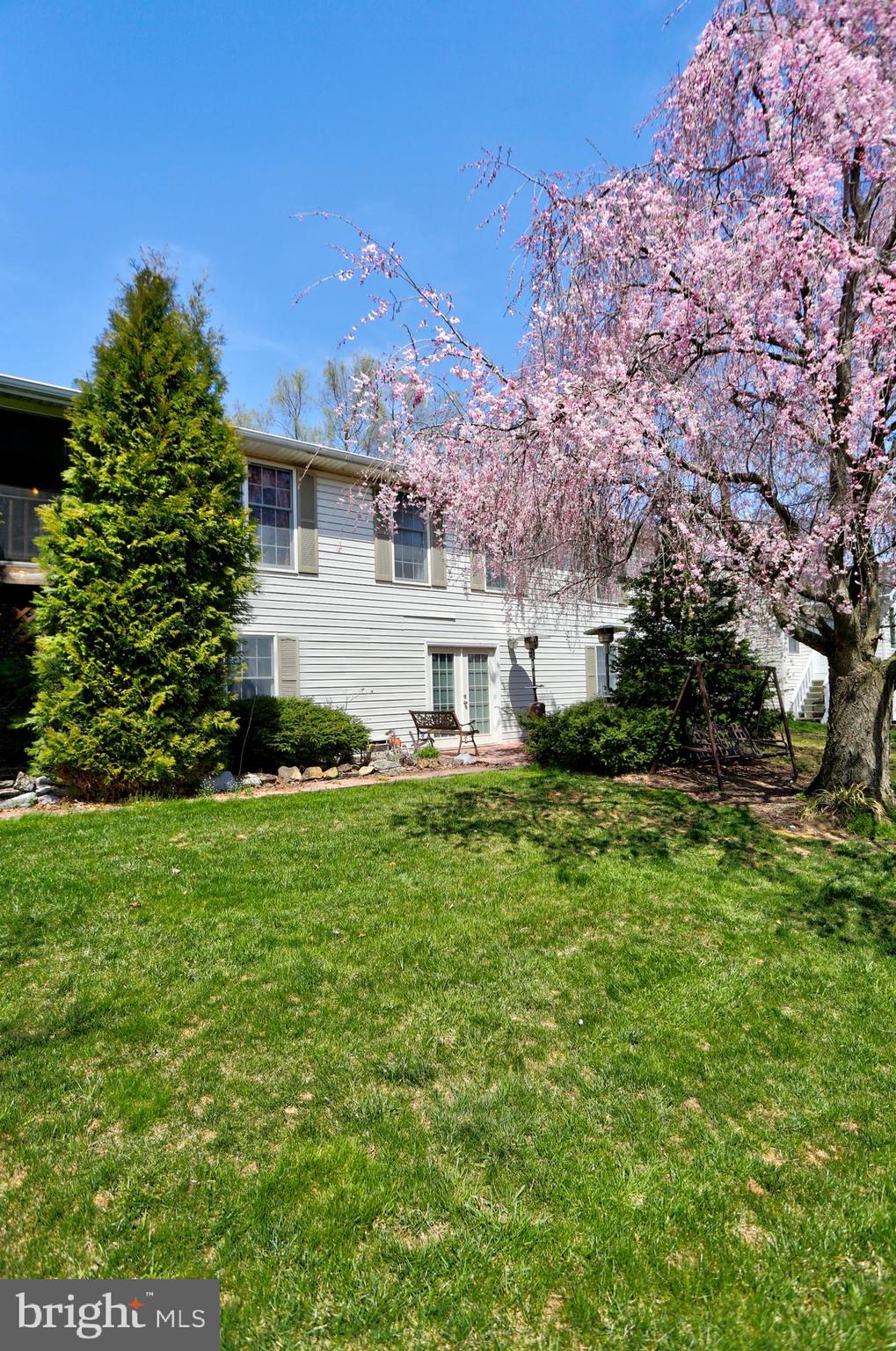 412 Limestone Road Carlisle, PA 17015 - Photo 8 of 38 Gallery Image 8