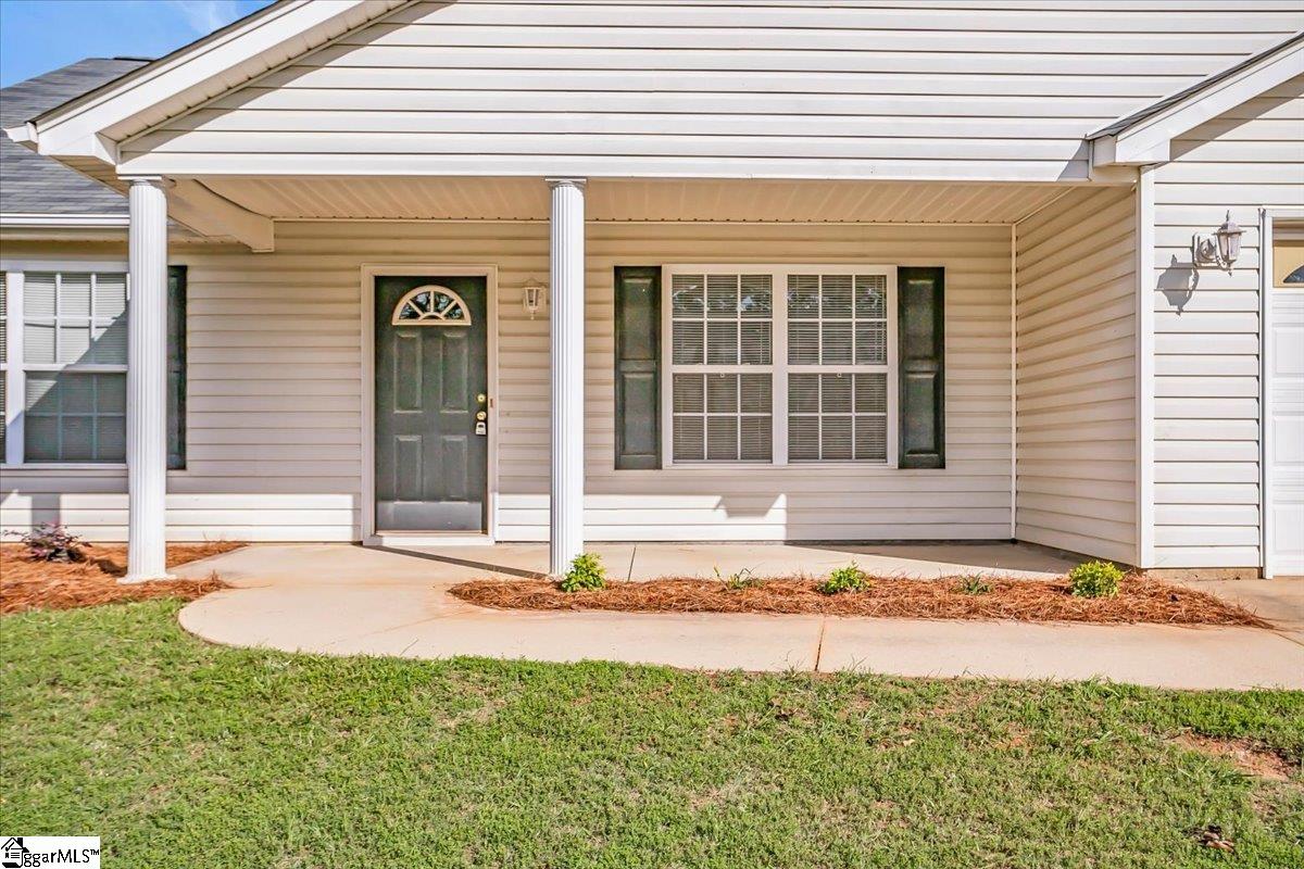 2013 Small Meadows Court Fountain Inn, SC 29644 - Photo 4 of 42 Gallery Image 4