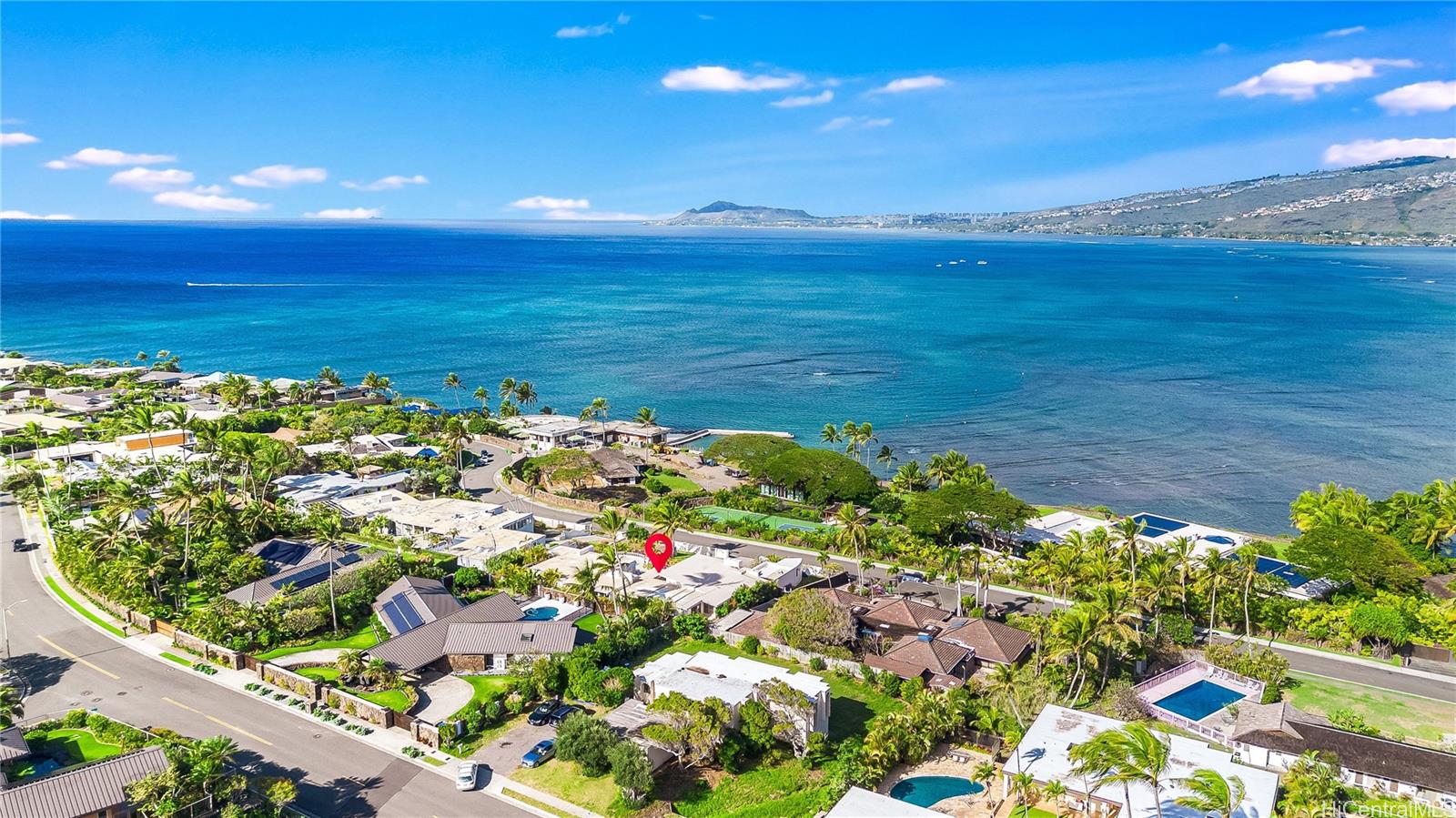 532 Portlock Road Honolulu, HI 96825 - Photo 25 of 25 a view of a large yard with an ocean view