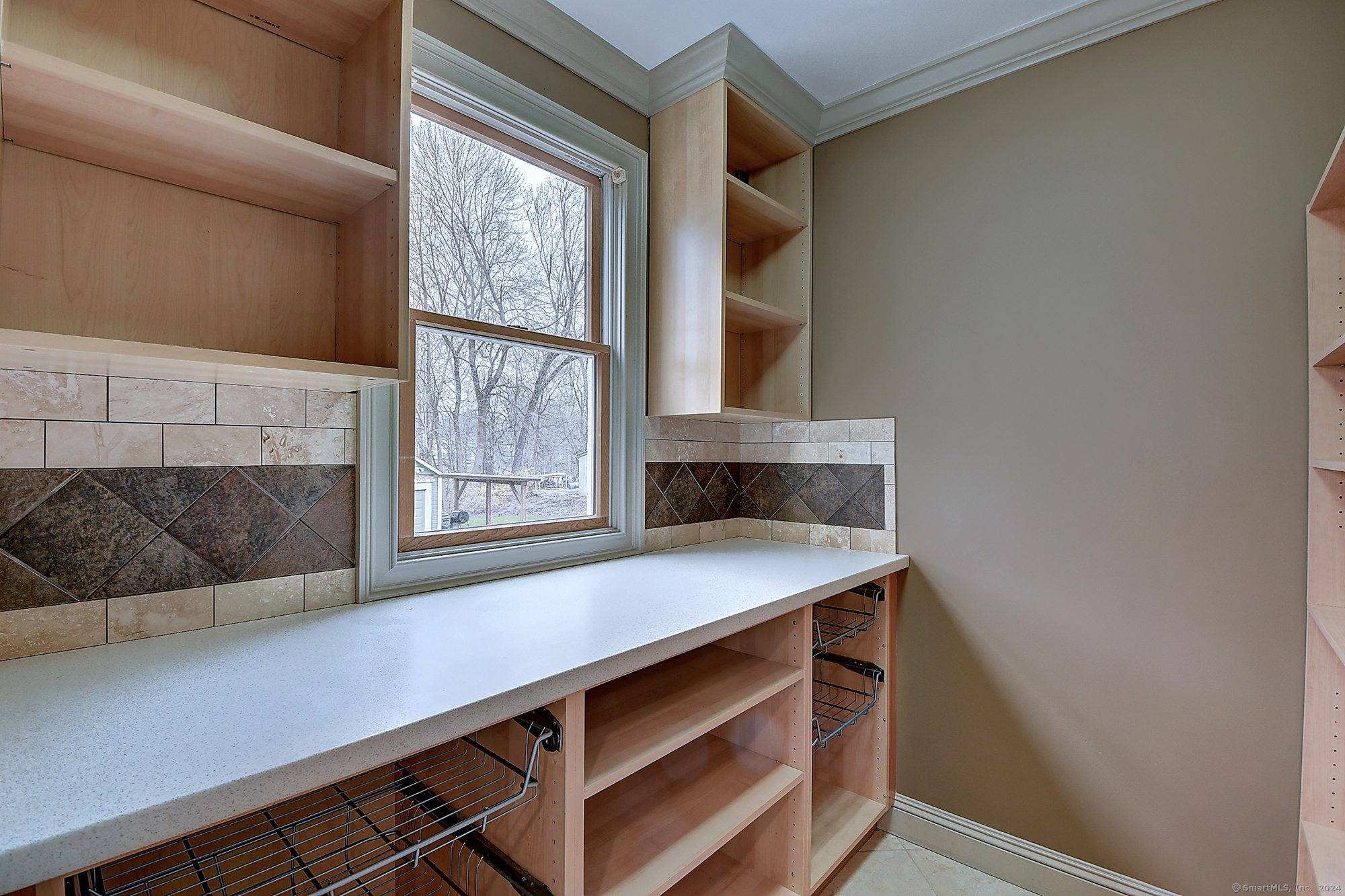 186 Raymond Road West Hartford, CT 06107 - Photo 10 of 39
