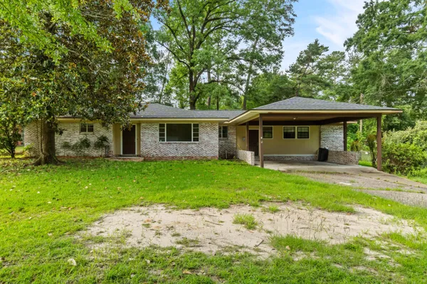 $195,000 | 1112 Crescent Hill Drive, Laurel, MS 39440