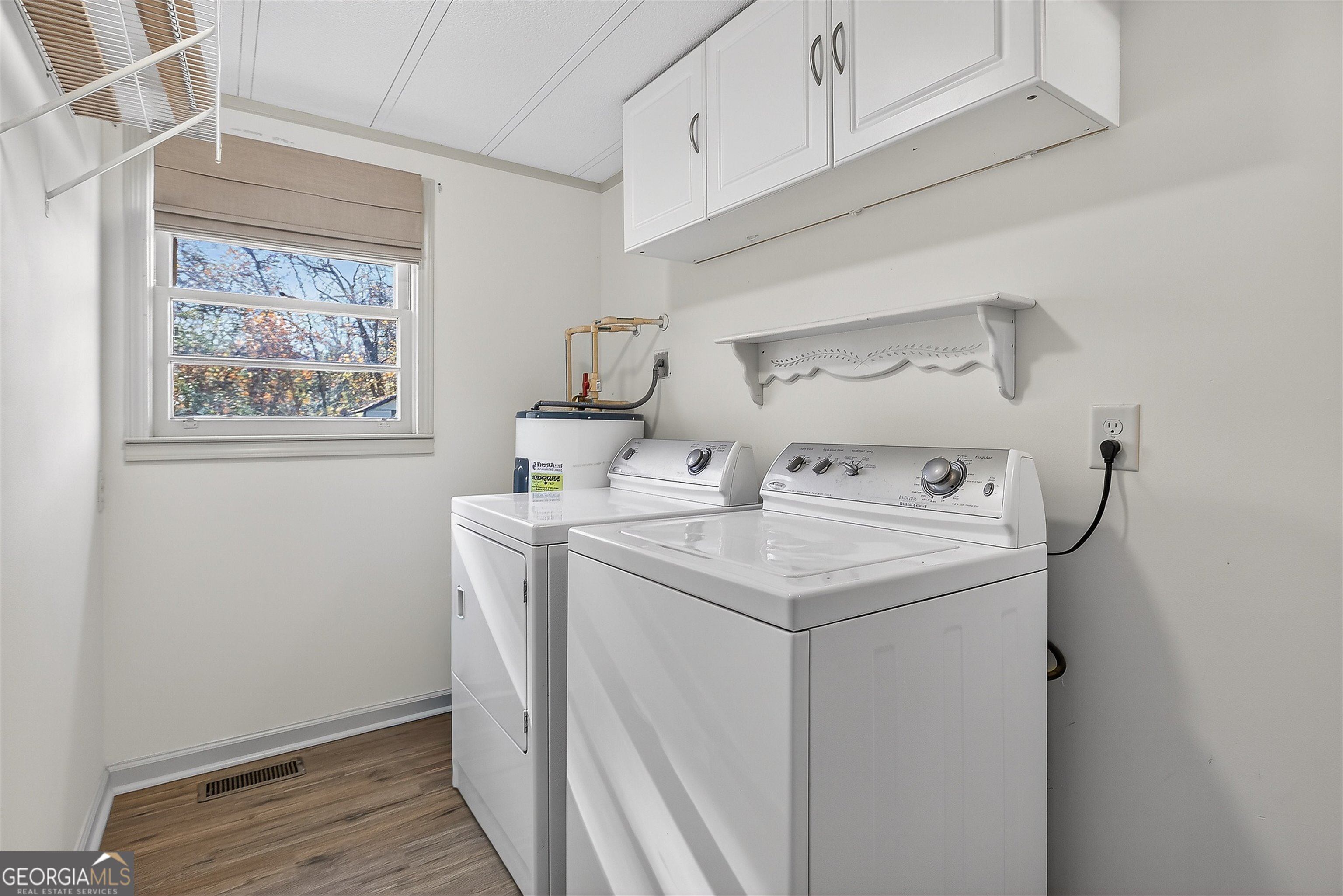 1470 Melville Brown Road Williamson, GA 30292 - Photo 13 of 36 a utility room with dryer and washer