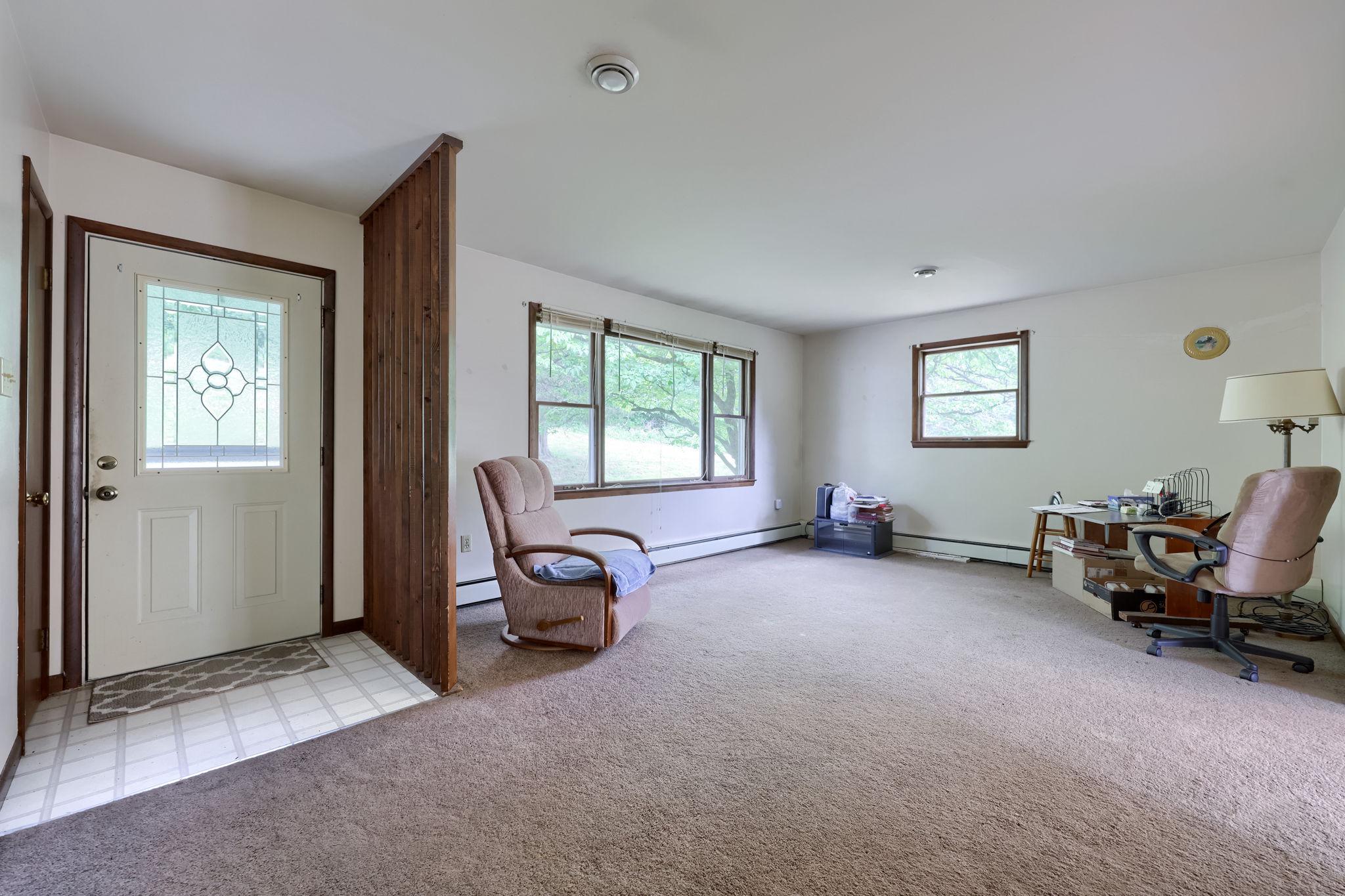 49 Preston Road Reading, PA 19608 - Photo 11 of 42 Living room