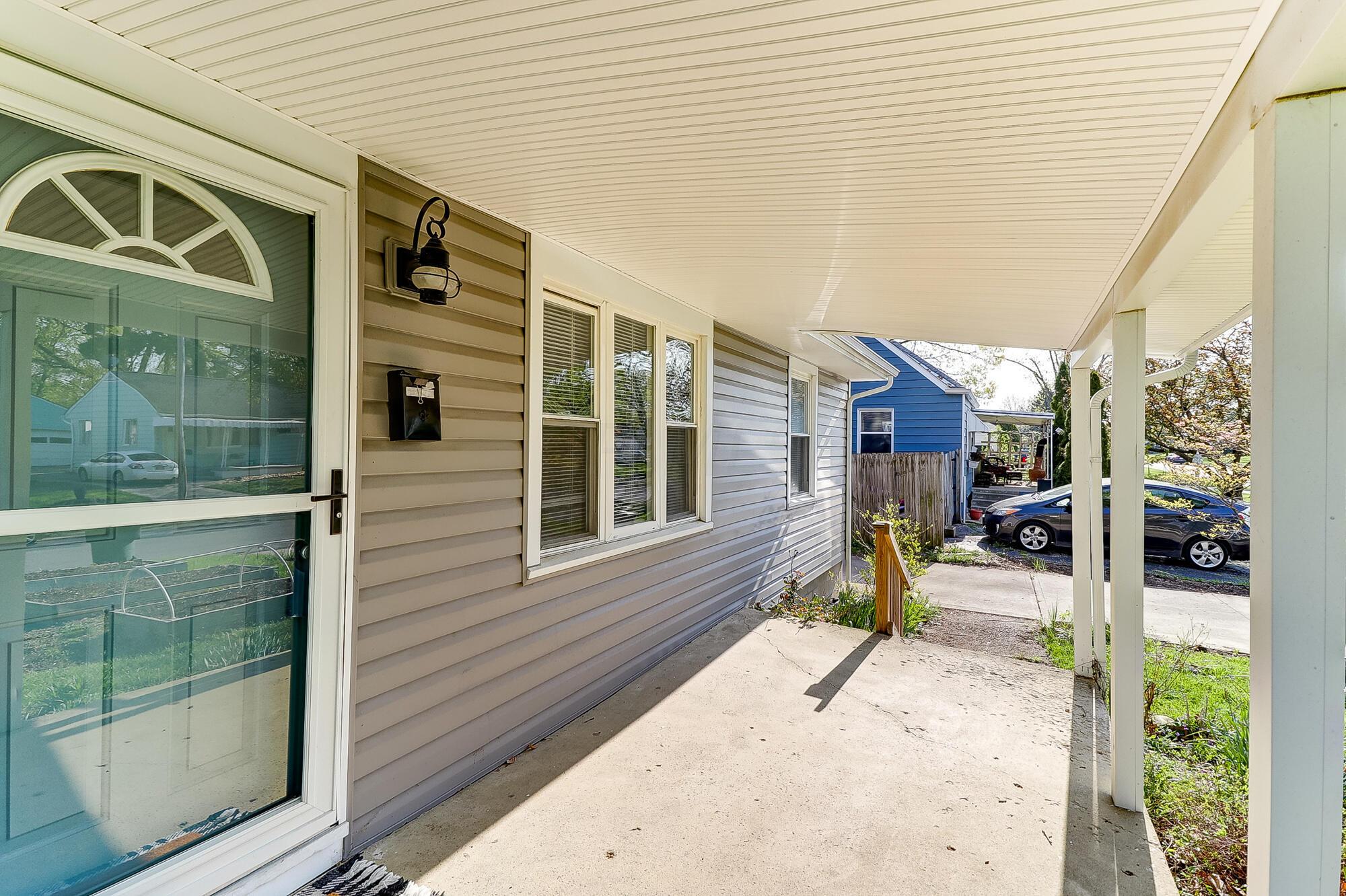 1290 Acton Road Columbus, OH 43224 - Photo 5 of 35 Front Porch