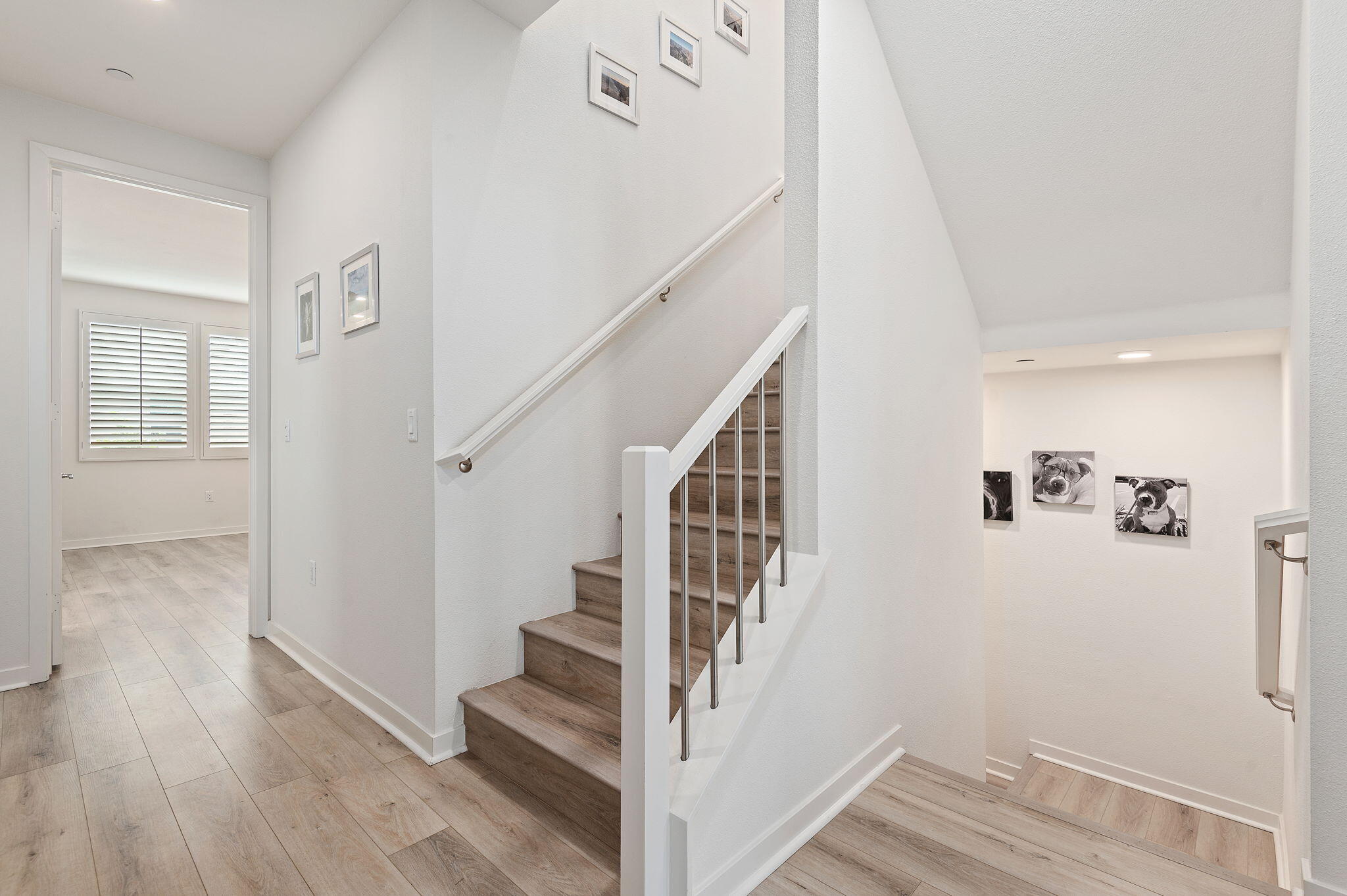 647 Winchester Drive Oxnard, CA 93036 - Photo 12 of 33 Hallway Stairs