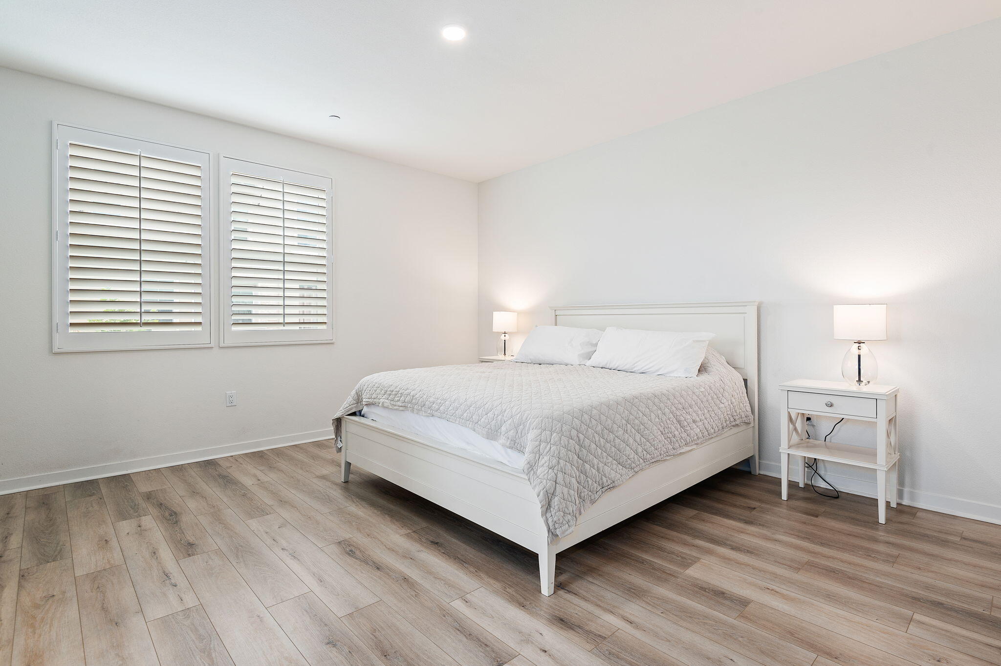 647 Winchester Drive Oxnard, CA 93036 - Photo 13 of 33 Primary Bedroom