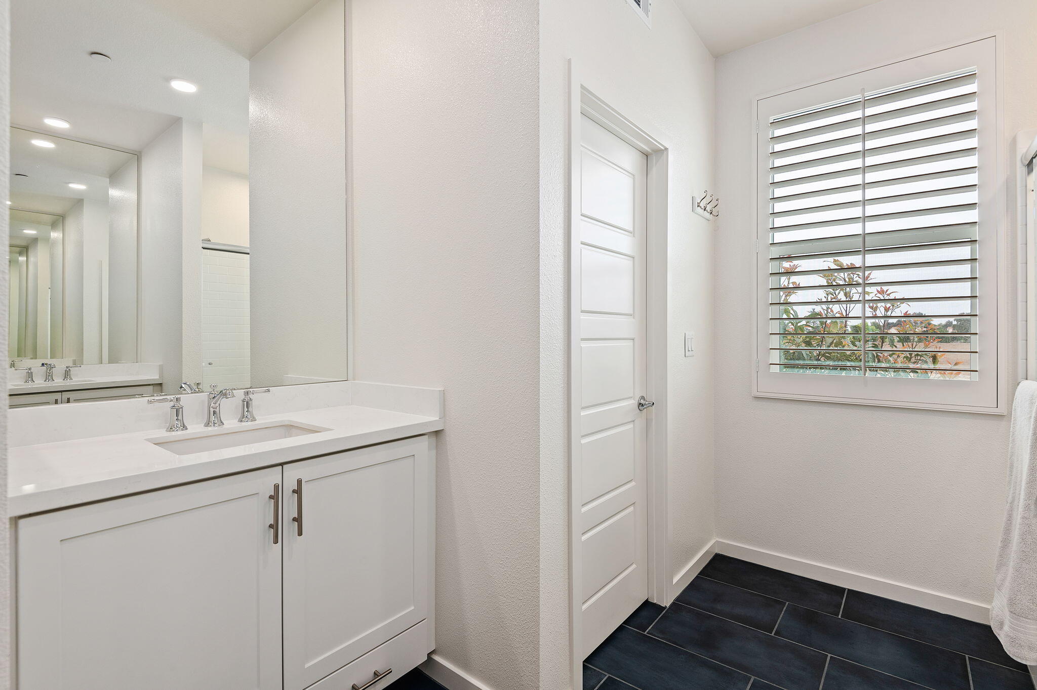 647 Winchester Drive Oxnard, CA 93036 - Photo 15 of 33 Primary Bathroom