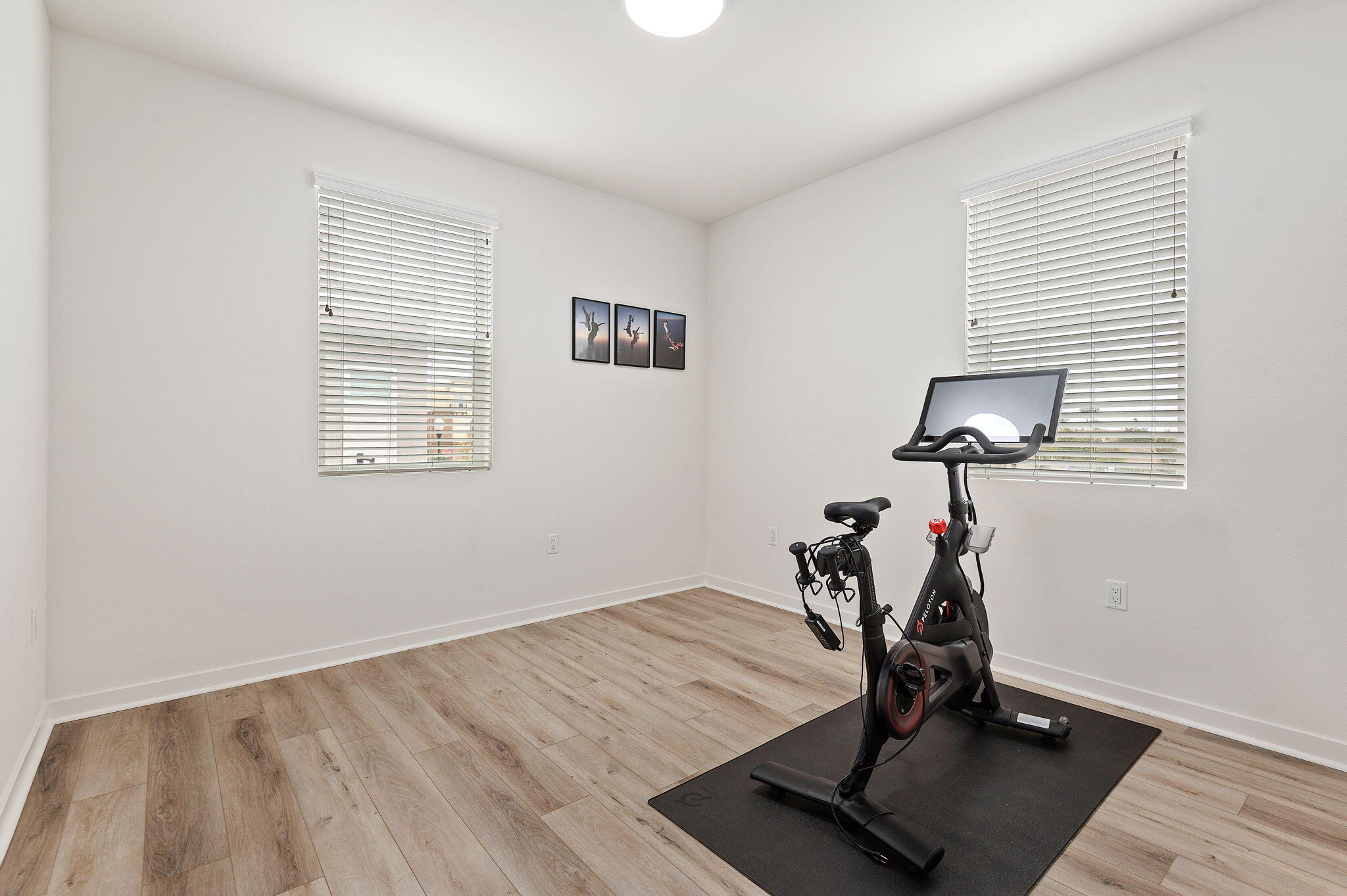 647 Winchester Drive Oxnard, CA 93036 - Photo 19 of 33 Bedroom 2