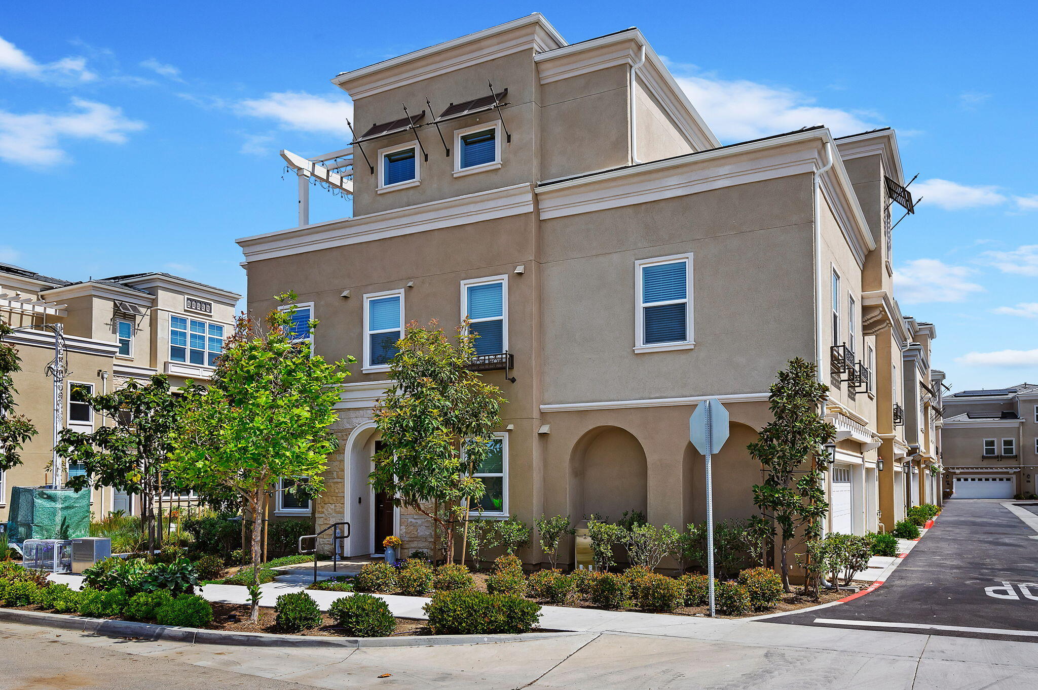 647 Winchester Drive Oxnard, CA 93036 - Photo 2 of 33 Exterior View