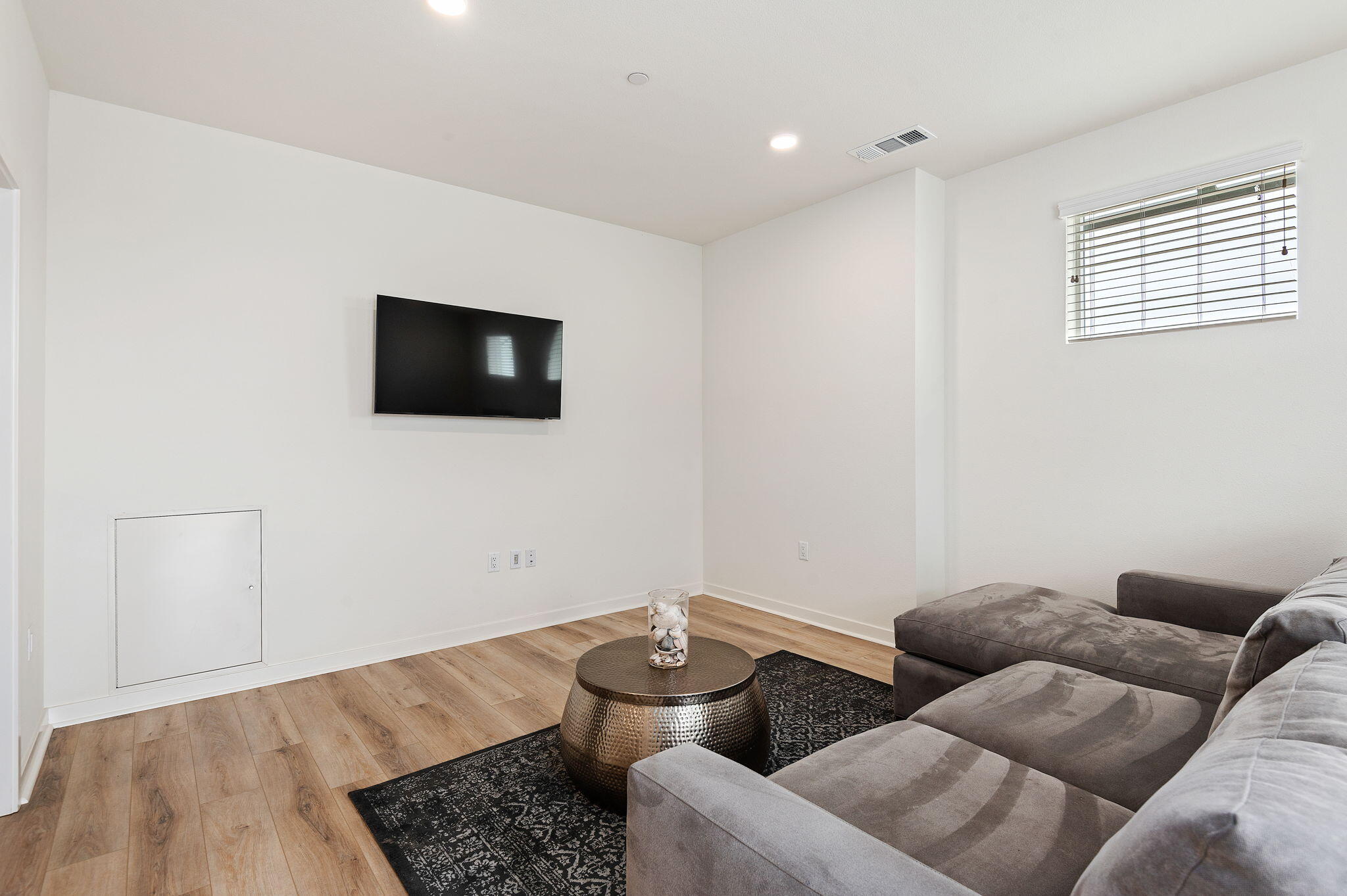 647 Winchester Drive Oxnard, CA 93036 - Photo 24 of 33 Loft Suite