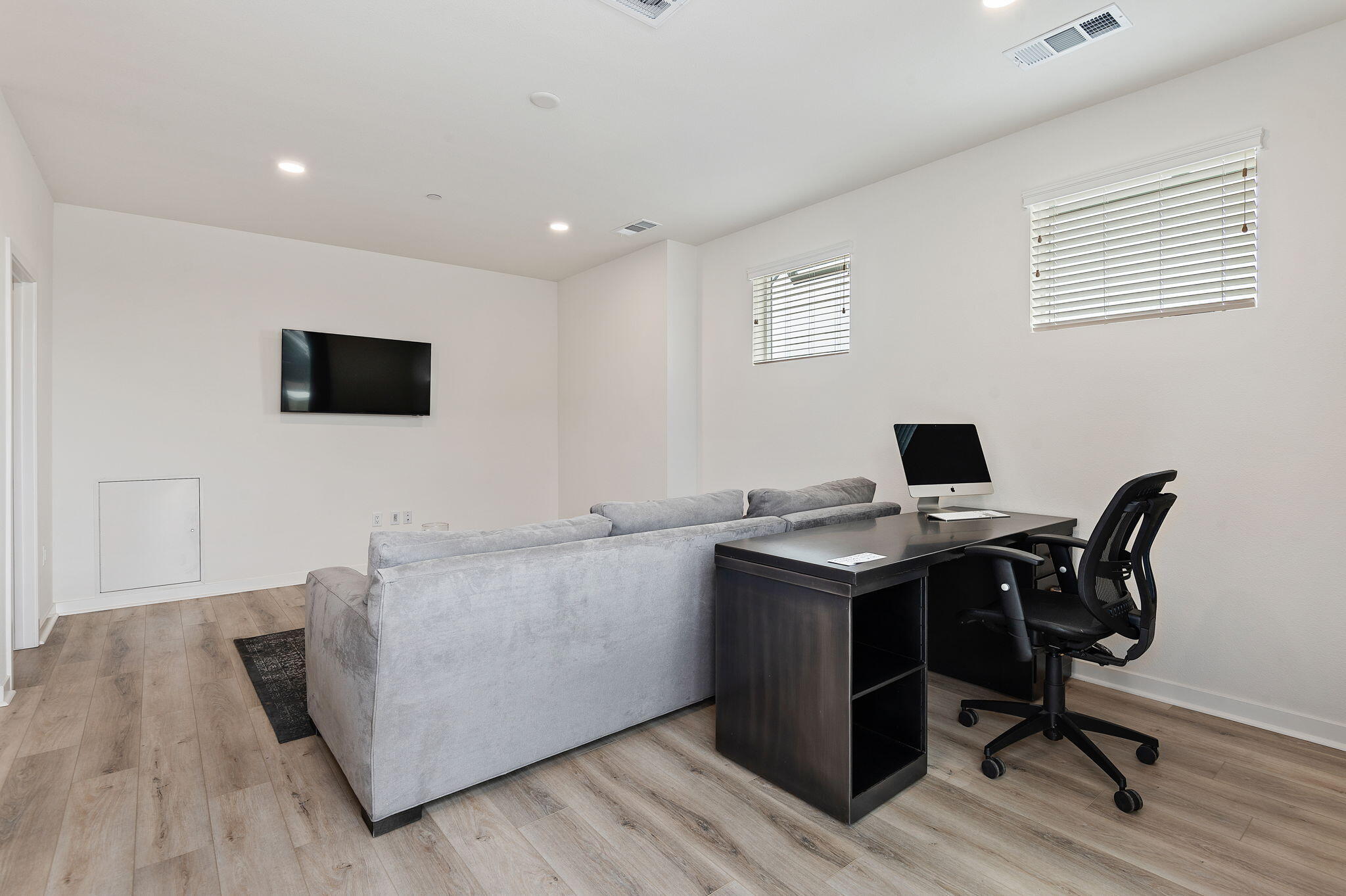 647 Winchester Drive Oxnard, CA 93036 - Photo 25 of 33 Loft Suite