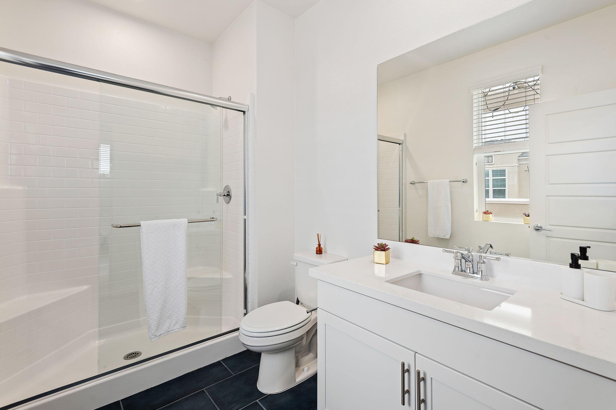 647 Winchester Drive Oxnard, CA 93036 - Photo 26 of 33 Loft Bathroom