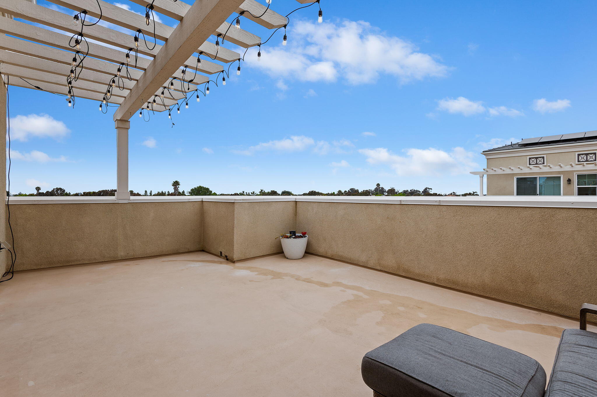 647 Winchester Drive Oxnard, CA 93036 - Photo 29 of 33 Deck