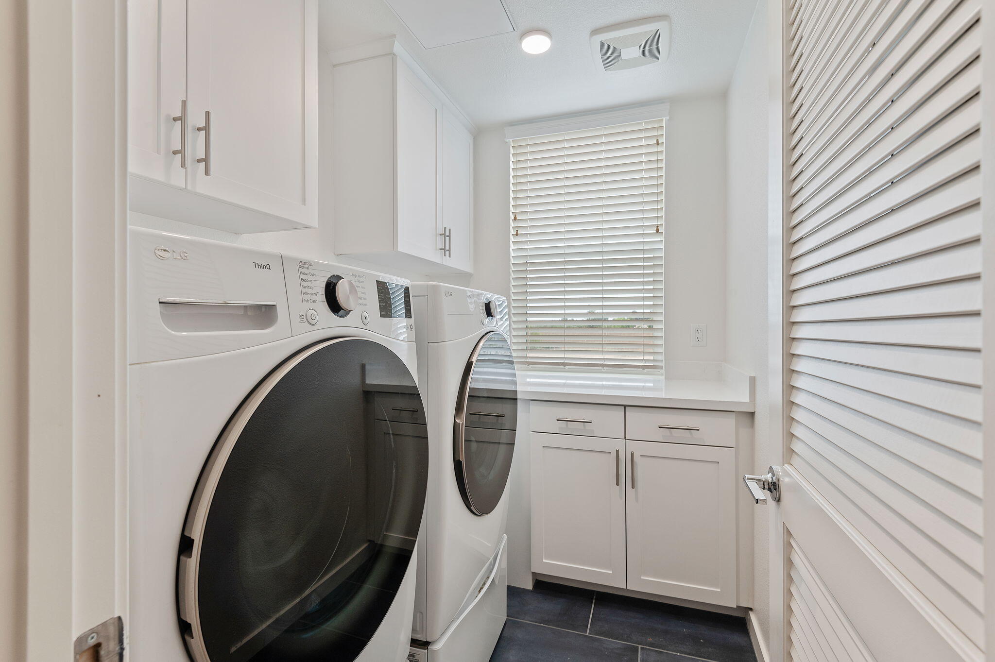 647 Winchester Drive Oxnard, CA 93036 - Photo 30 of 33 Laundry Area