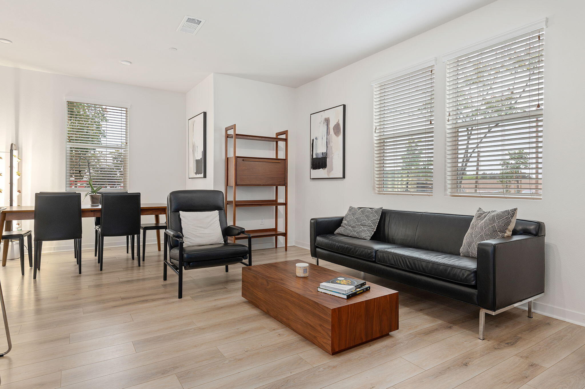 647 Winchester Drive Oxnard, CA 93036 - Photo 7 of 33 Living Area