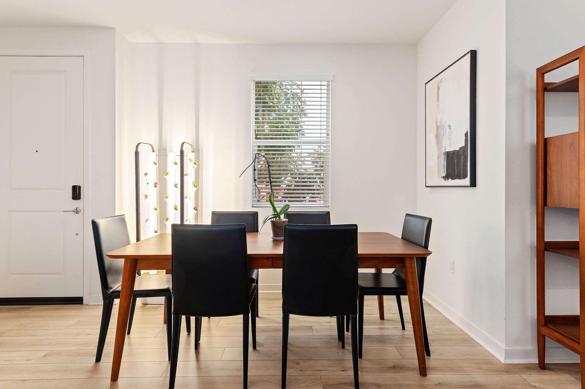647 Winchester Drive Oxnard, CA 93036 - Photo 8 of 33 Dining Area