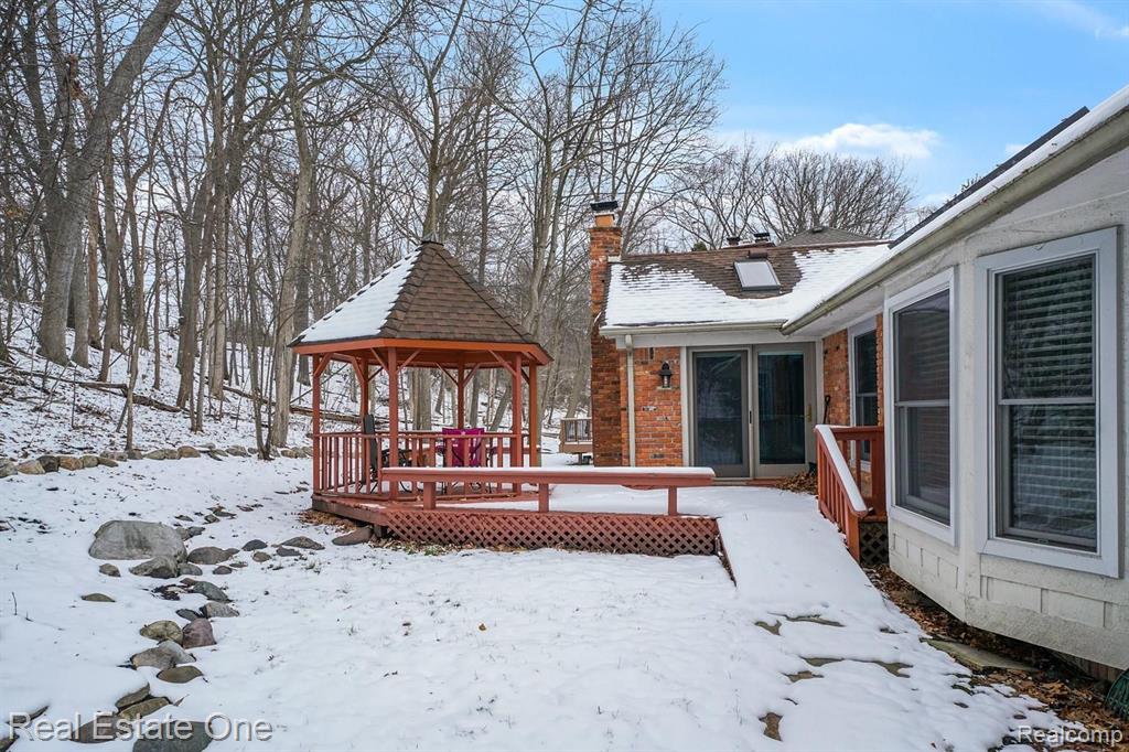 887 Woodridge Court Rochester, MI 48307 - Photo 5 of 39