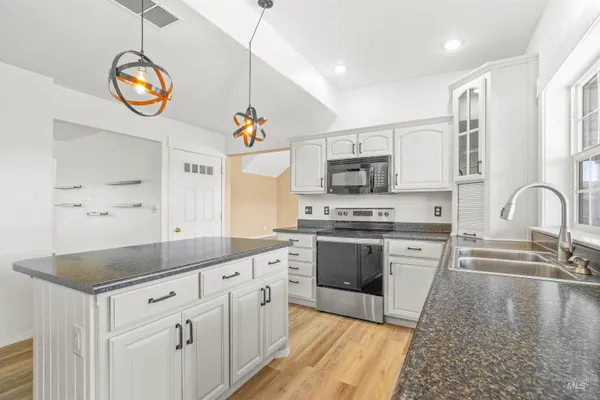 $575,000 | 829 Crest Drive, Kamiah, ID 83536