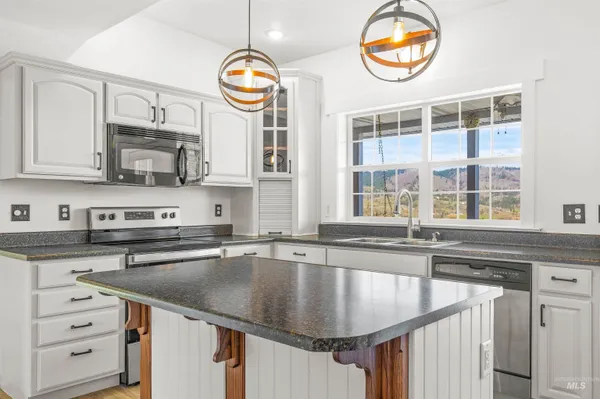 $575,000 | 829 Crest Drive, Kamiah, ID 83536