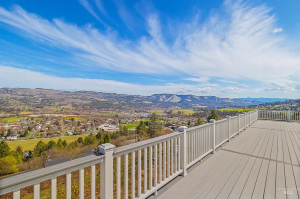 $575,000 | 829 Crest Drive, Kamiah, ID 83536