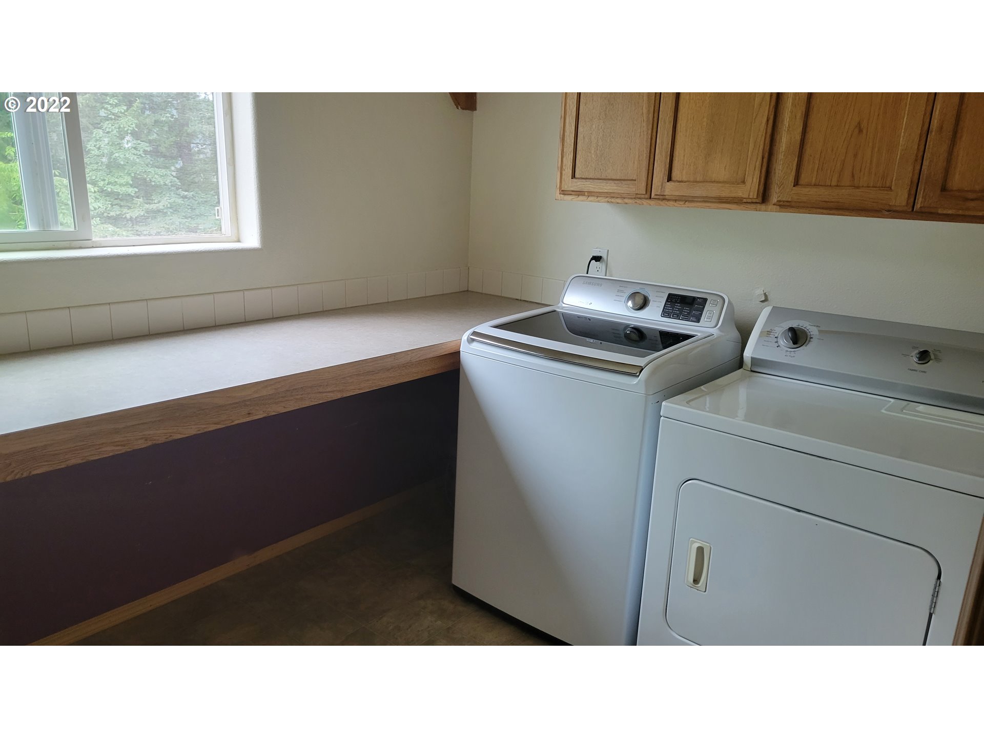 816 Southeast Darrow Road Estacada, OR 97023 - Photo 9 of 29 a kitchen with a cabinets and window