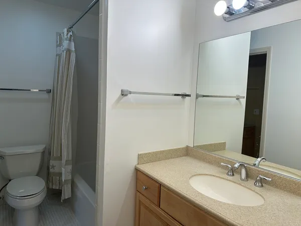 $2,250 | 1310 Cromwell Court, Unit 1310, Vernon Hills, IL 60061