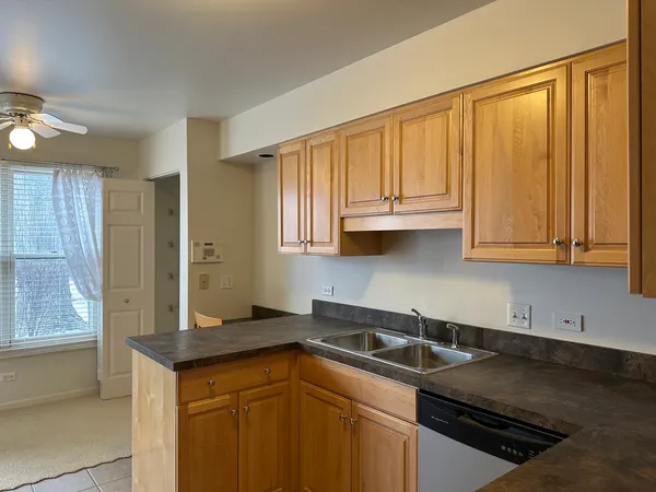 $2,250 | 1310 Cromwell Court, Unit 1310, Vernon Hills, IL 60061