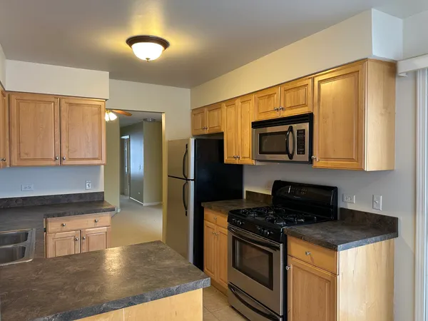 $2,250 | 1310 Cromwell Court, Unit 1310, Vernon Hills, IL 60061