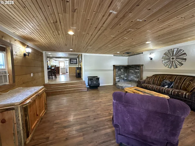 $229,000 | 748 East Main Street, John Day, OR 97845