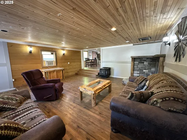 $220,000 | 748 East Main Street, John Day, OR 97845