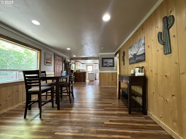 $220,000 | 748 East Main Street, John Day, OR 97845