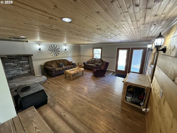 $220,000 | 748 East Main Street, John Day, OR 97845