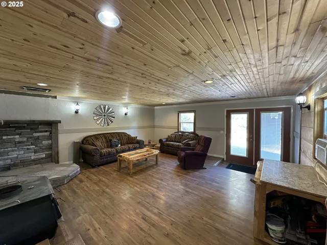 $229,000 | 748 East Main Street, John Day, OR 97845