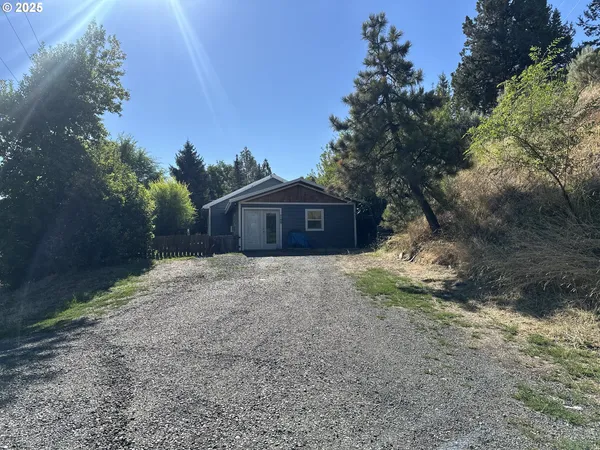 $220,000 | 748 East Main Street, John Day, OR 97845