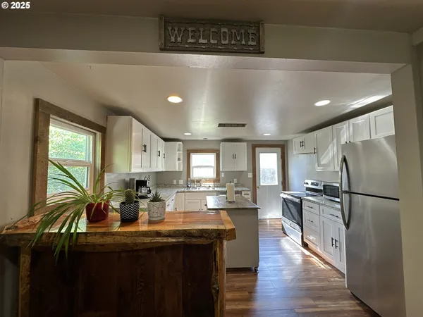 $220,000 | 748 East Main Street, John Day, OR 97845