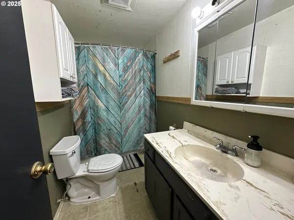 $220,000 | 748 East Main Street, John Day, OR 97845