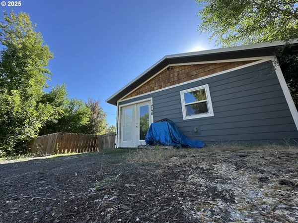 $220,000 | 748 East Main Street, John Day, OR 97845