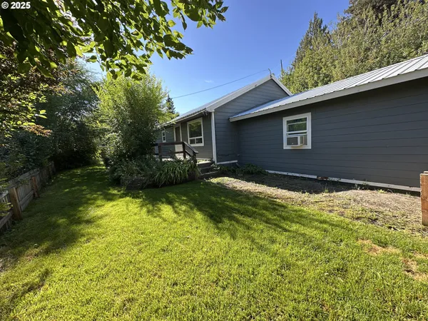 $220,000 | 748 East Main Street, John Day, OR 97845
