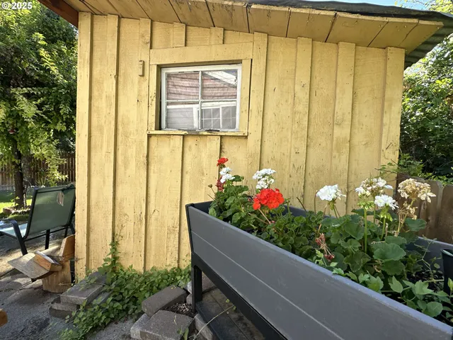 $229,000 | 748 East Main Street, John Day, OR 97845