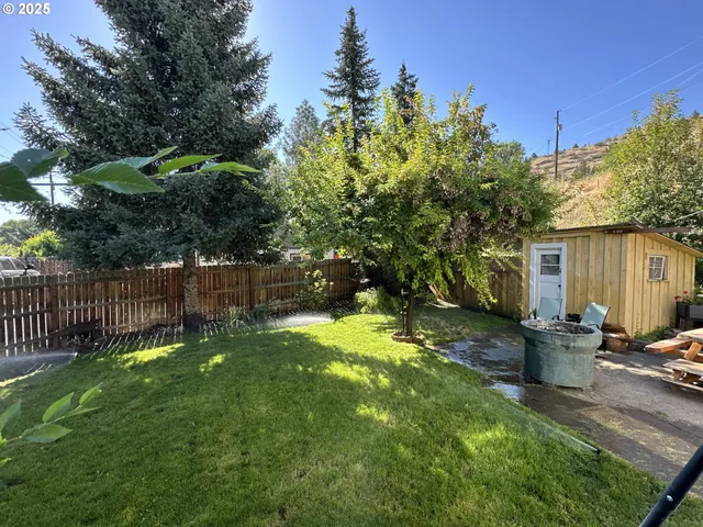 $229,000 | 748 East Main Street, John Day, OR 97845