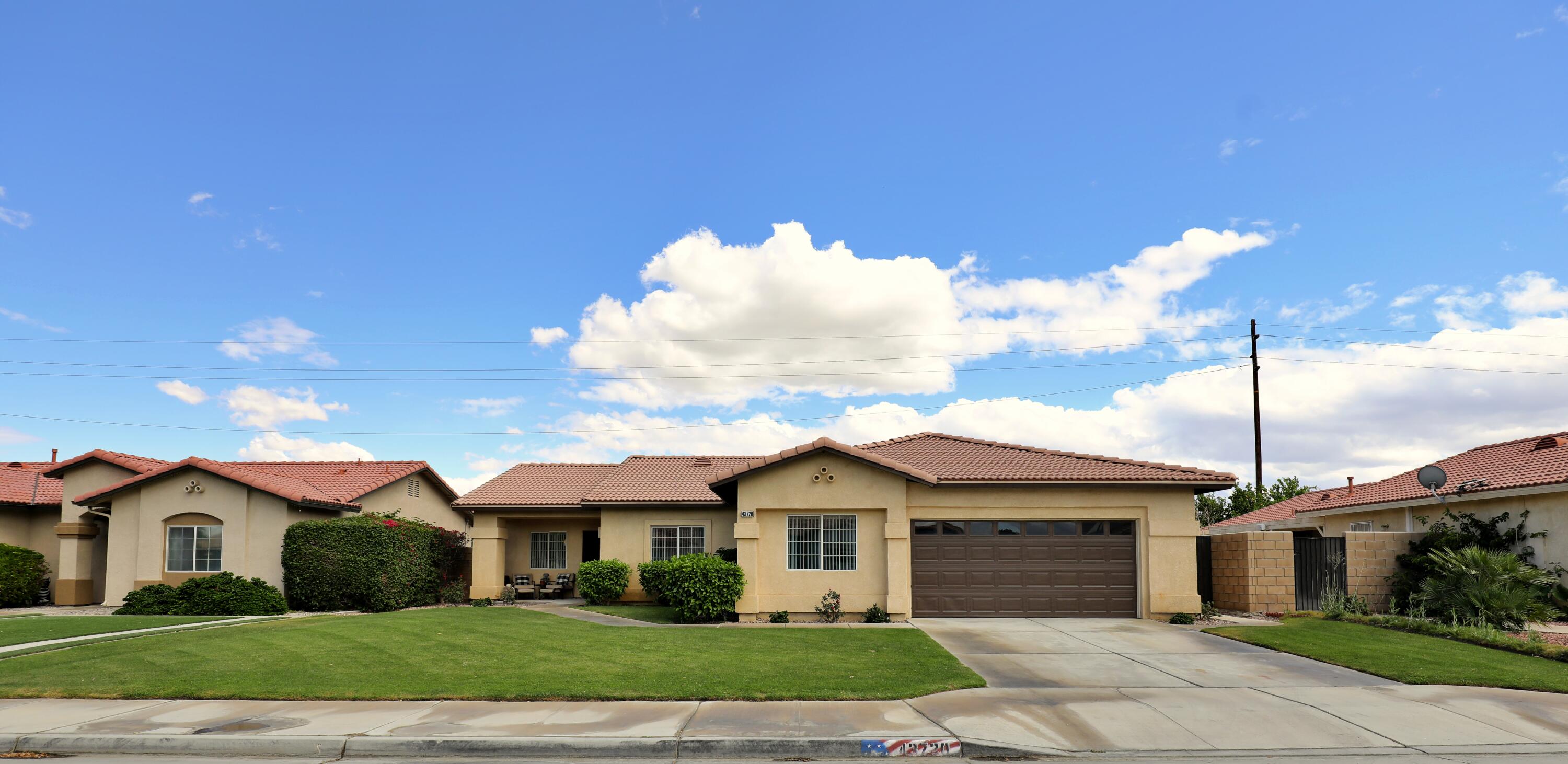 43720 Reclinata Way Indio, CA 92201 - Photo 2 of 24 3Q8A3123