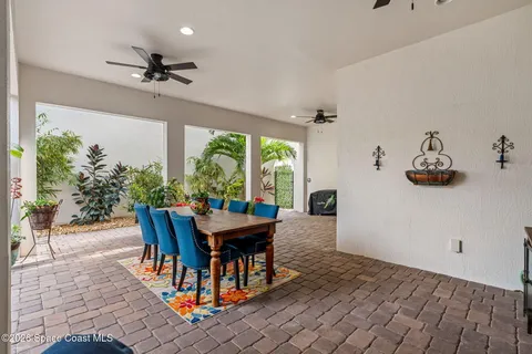 a view of outdoor space yard and porch