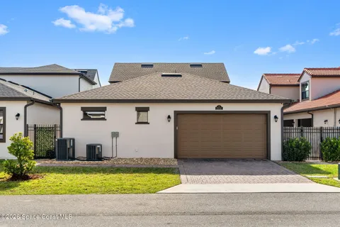 front view of house with a yard