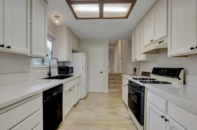 a close view of a bathtub in bathroom