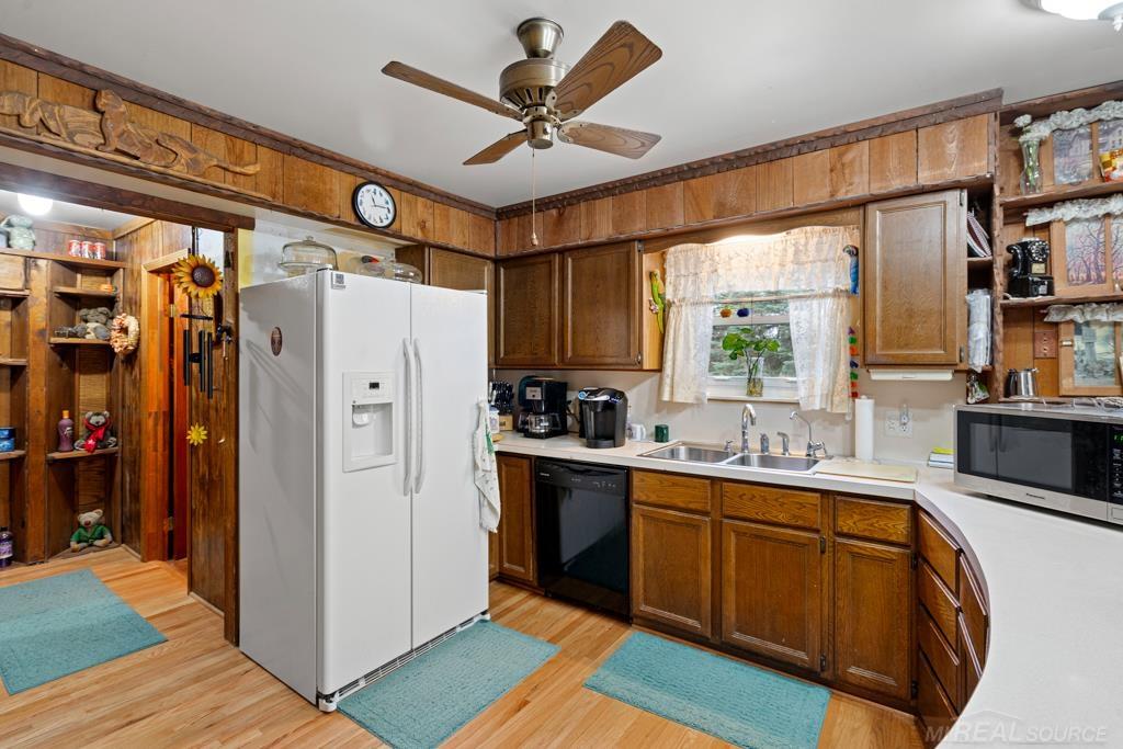 6186 Hunters Creek Road Imlay City, MI 48444 - Photo 4 of 53 50127321-3.JPG