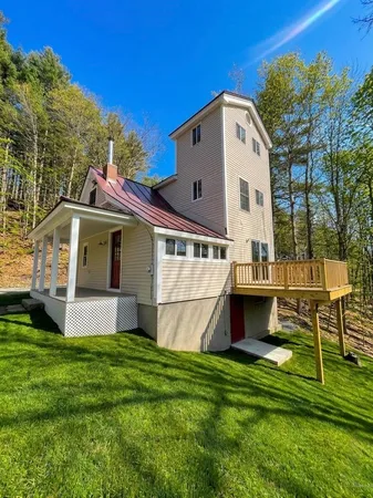 $300,000 | 27 Granite Street, Peterborough, NH 03458