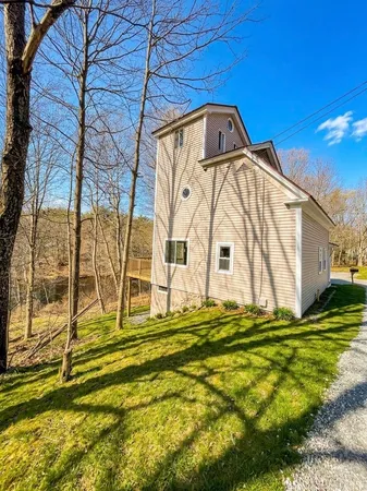 $300,000 | 27 Granite Street, Peterborough, NH 03458